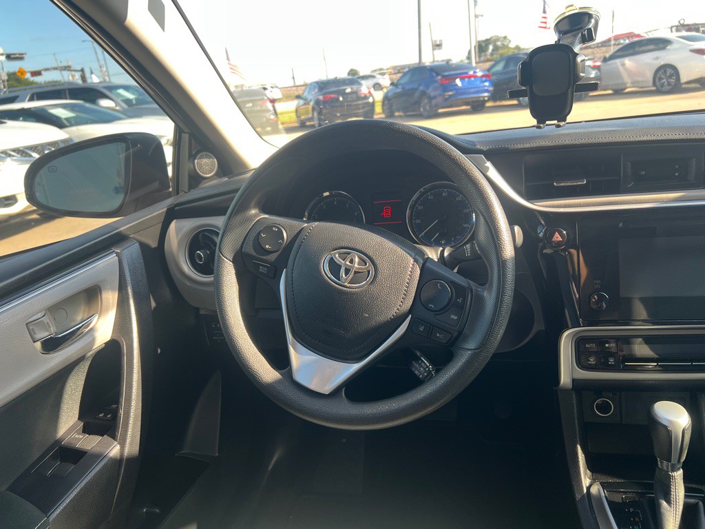 2017 Toyota Corolla Image 16