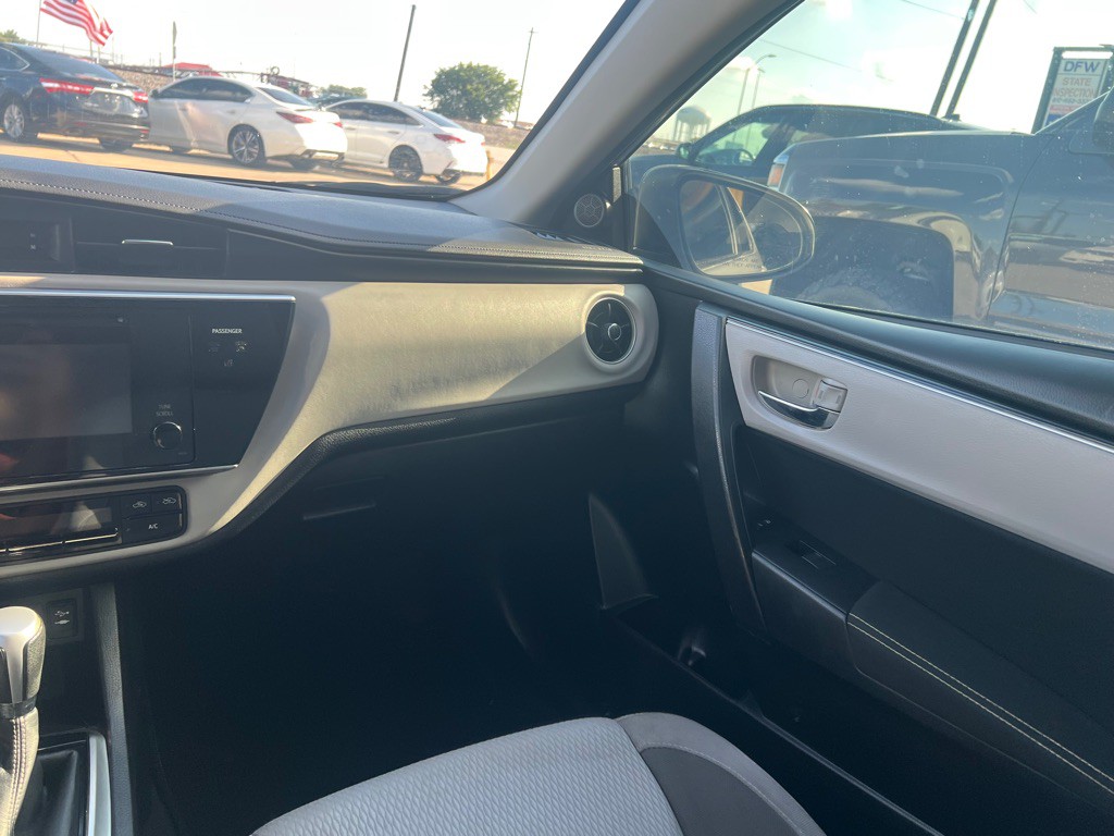 2017 Toyota Corolla Image 17