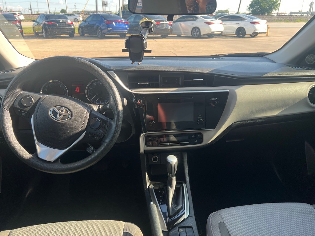 2017 Toyota Corolla Image 18