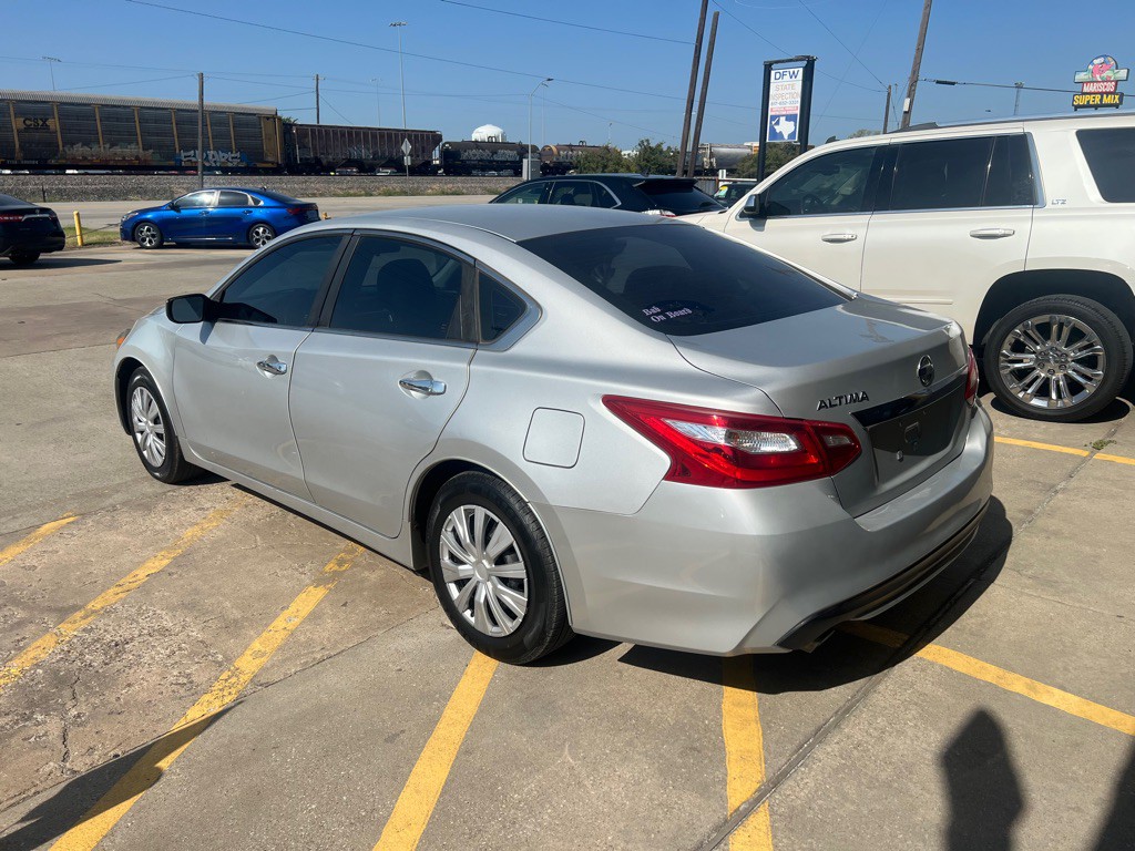 2016 Nissan Altima Image 4