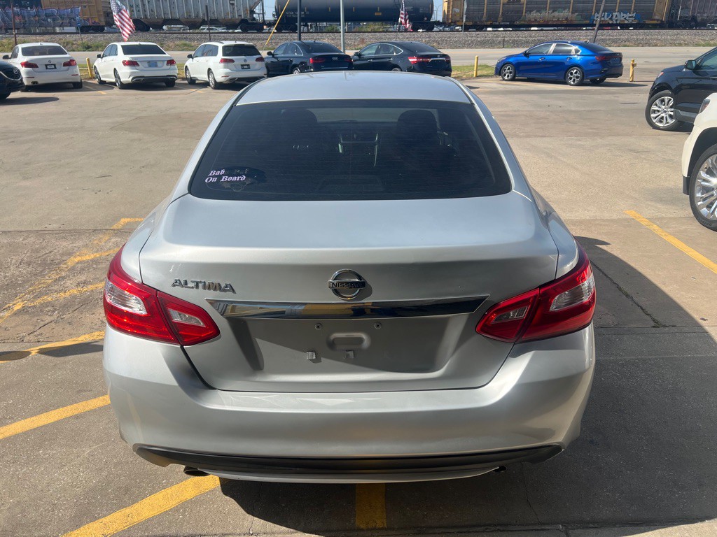 2016 Nissan Altima Image 5