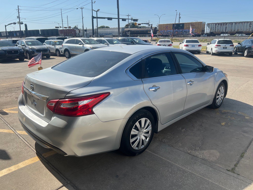 2016 Nissan Altima Image 6