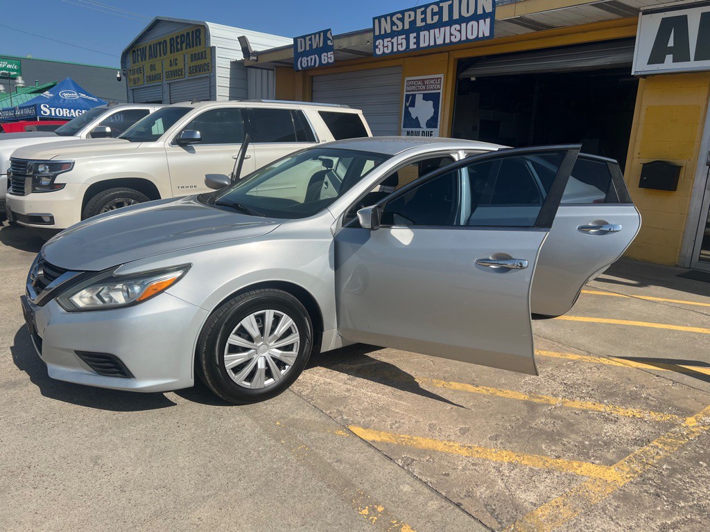 2016 Nissan Altima Image 9
