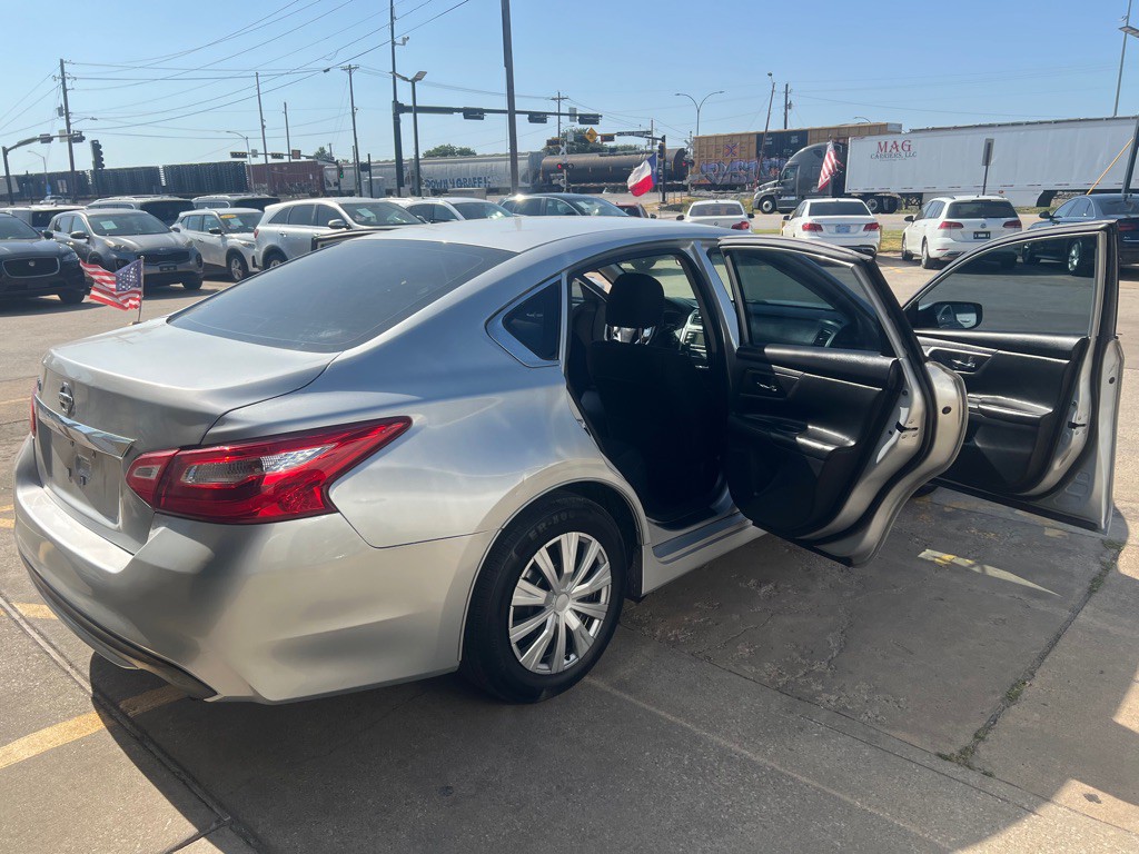 2016 Nissan Altima Image 12