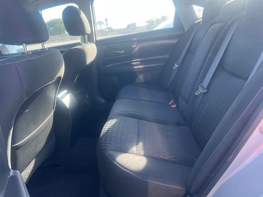 2016 Nissan Altima Image 14