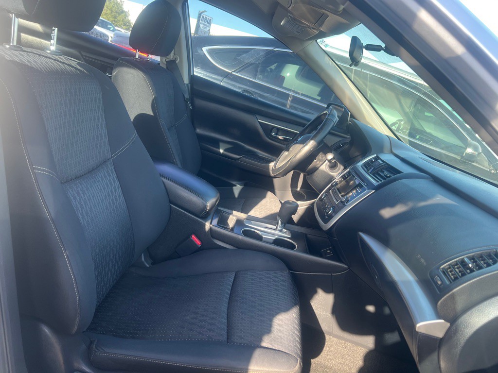 2016 Nissan Altima Image 15