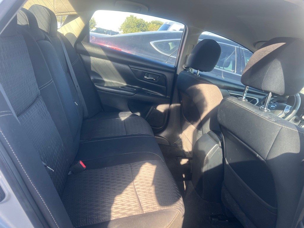 2016 Nissan Altima Image 16