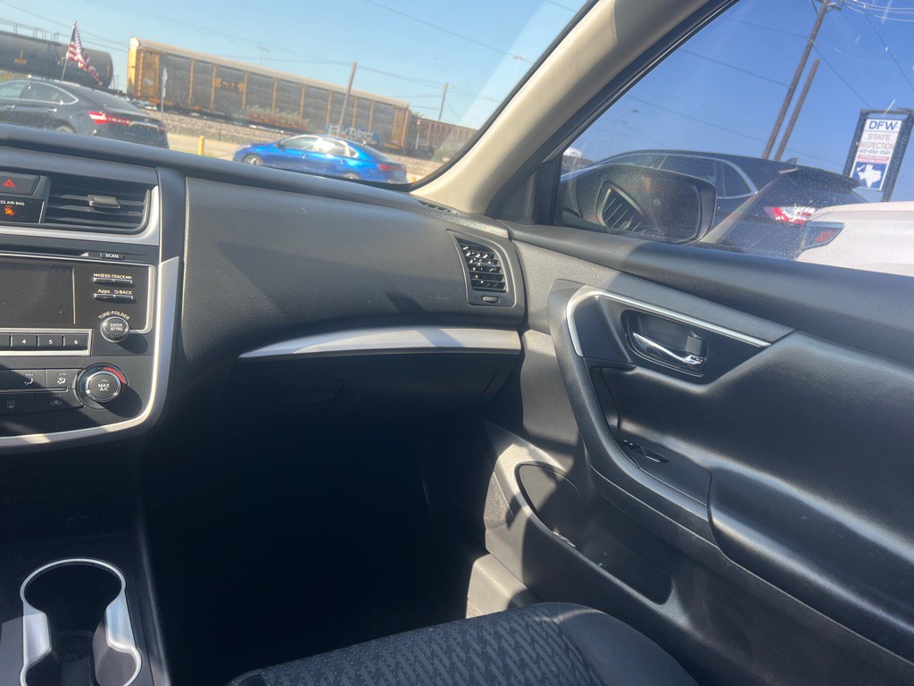 2016 Nissan Altima Image 18
