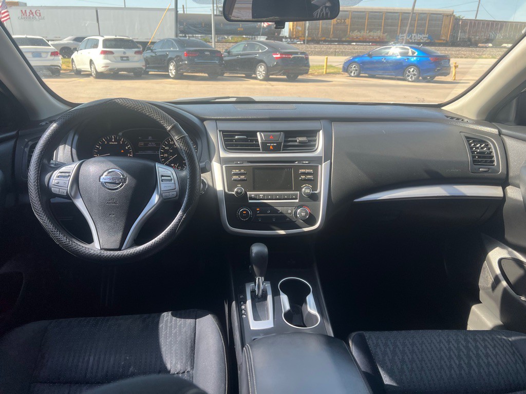 2016 Nissan Altima Image 19