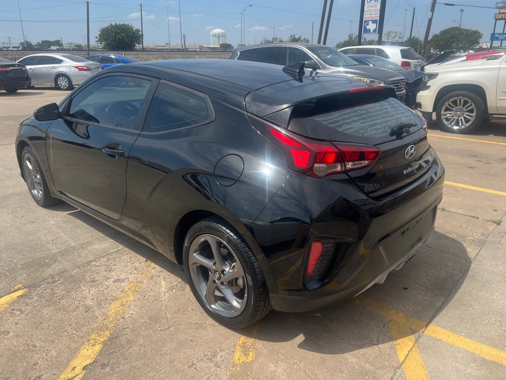2019 Hyundai Veloster Image 4