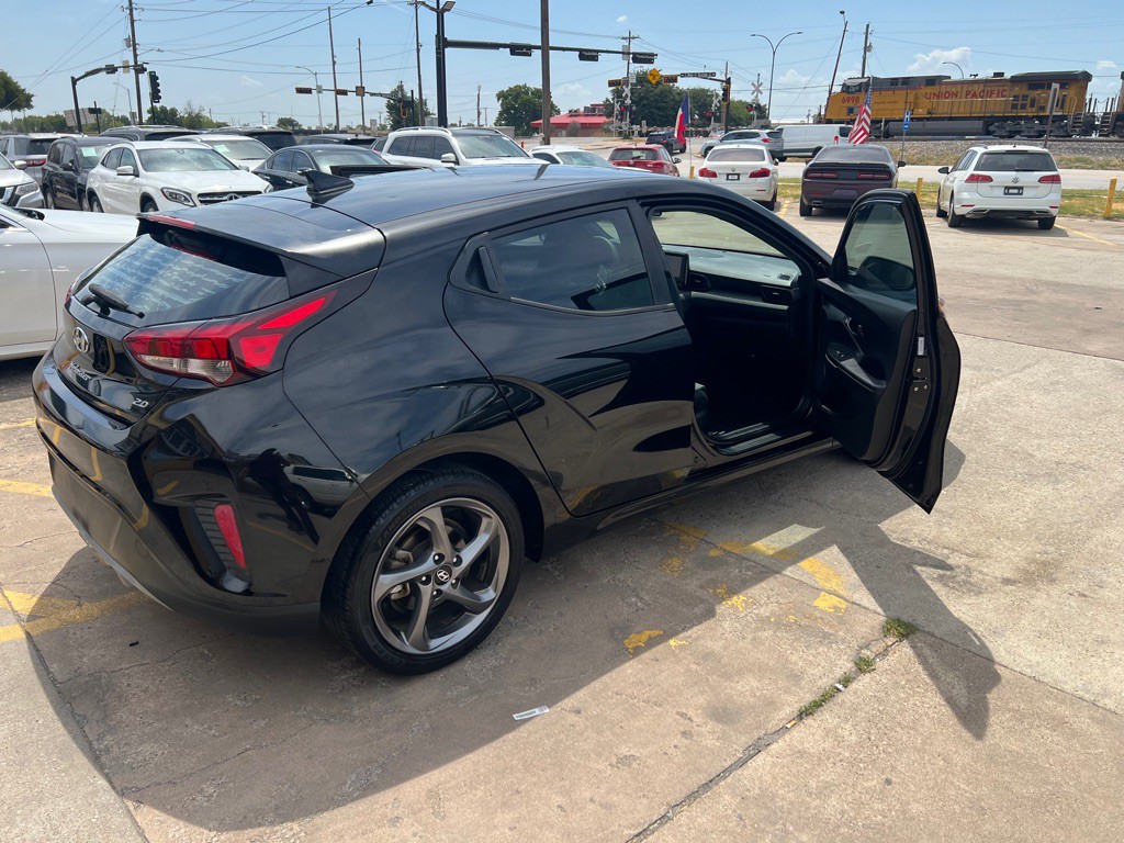 2019 Hyundai Veloster Image 12
