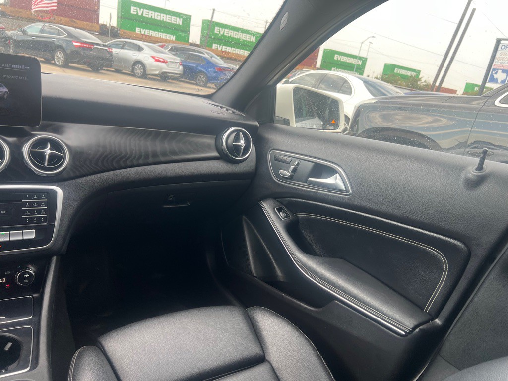 2019 Mercedes-Benz GLA-Class Image 18