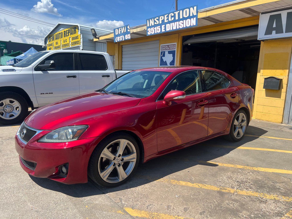 2011 Lexus IS Image 3