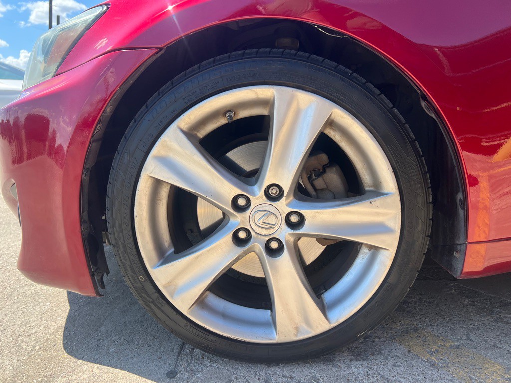 2011 Lexus IS Image 23