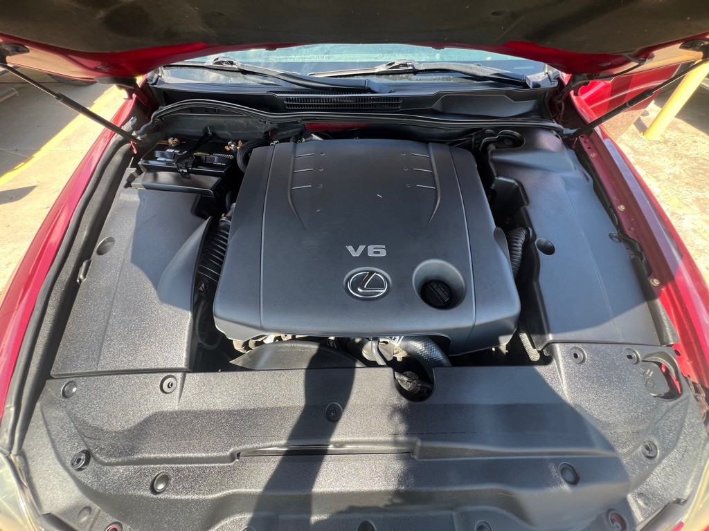 2011 Lexus IS Image 24