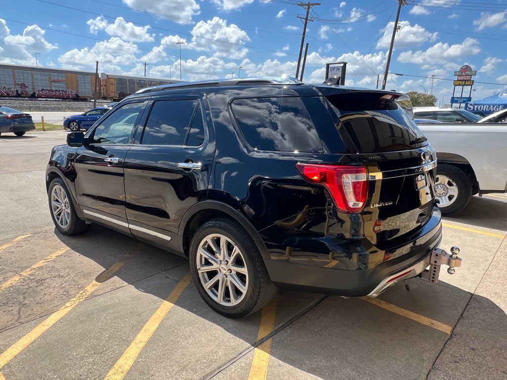 2017 Ford Explorer Image 4