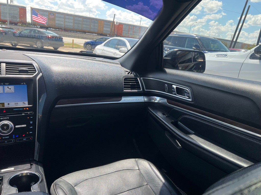 2017 Ford Explorer Image 19