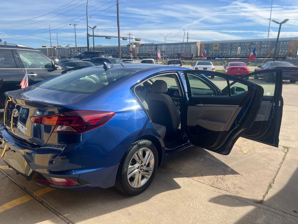 2019 Hyundai Elantra Image 11