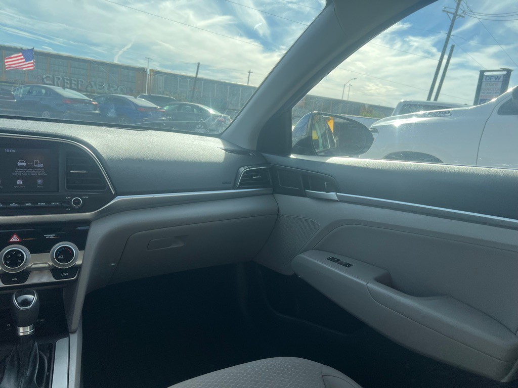2019 Hyundai Elantra Image 17