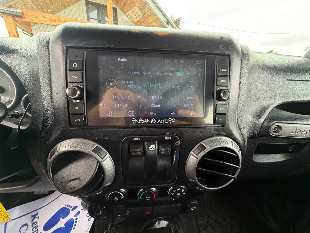 2014 Jeep Wrangler Image 9