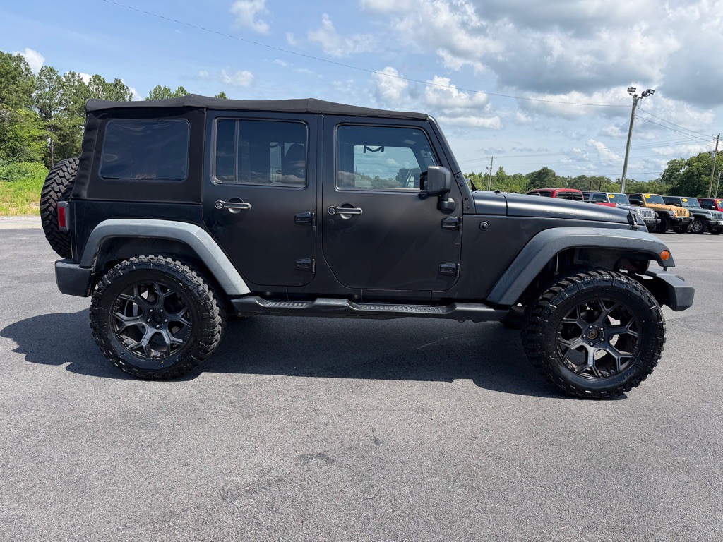 2013 Jeep Wrangler Unlimited Image 2