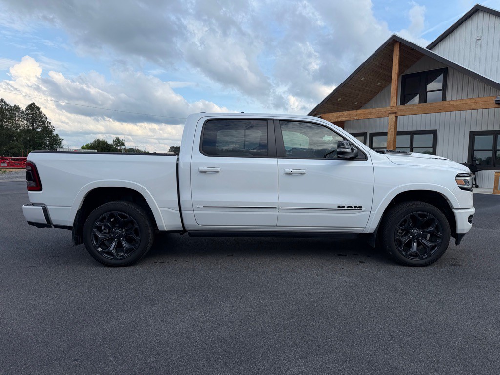 2022 RAM 1500 Image 3