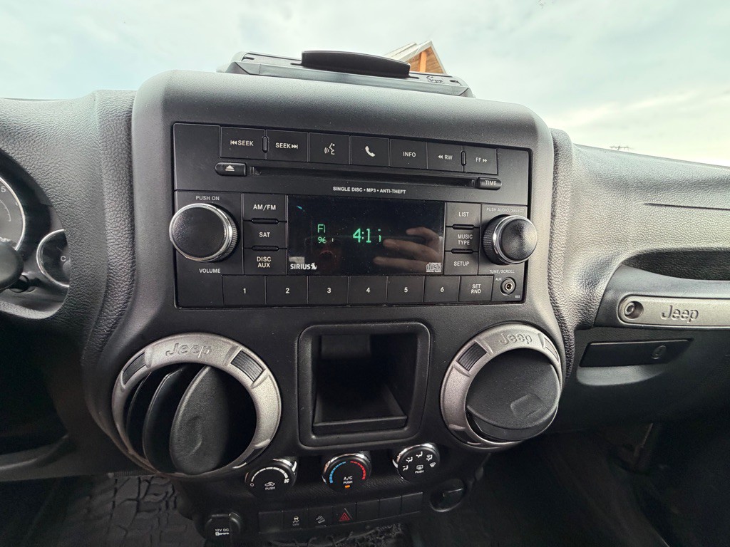 2015 Jeep Wrangler Image 10