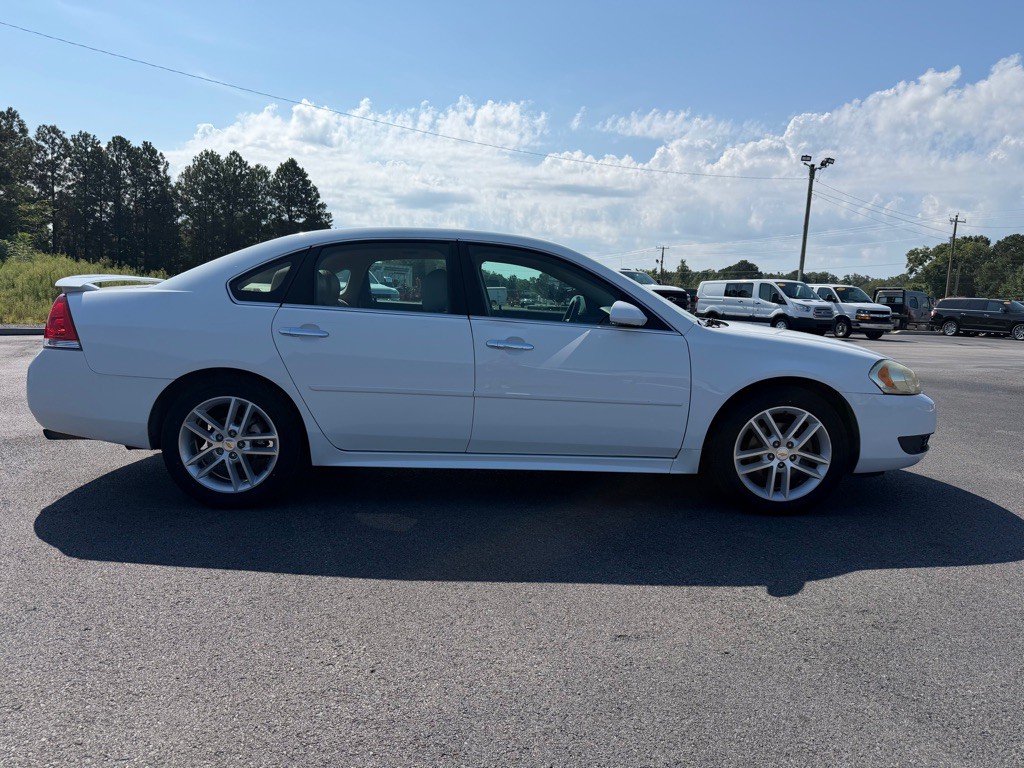 2011 Chevrolet Impala Image 2