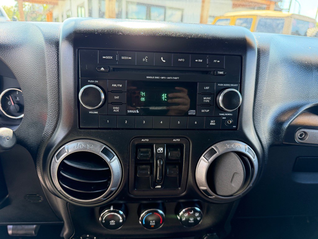 2013 Jeep Wrangler Unlimited Image 10