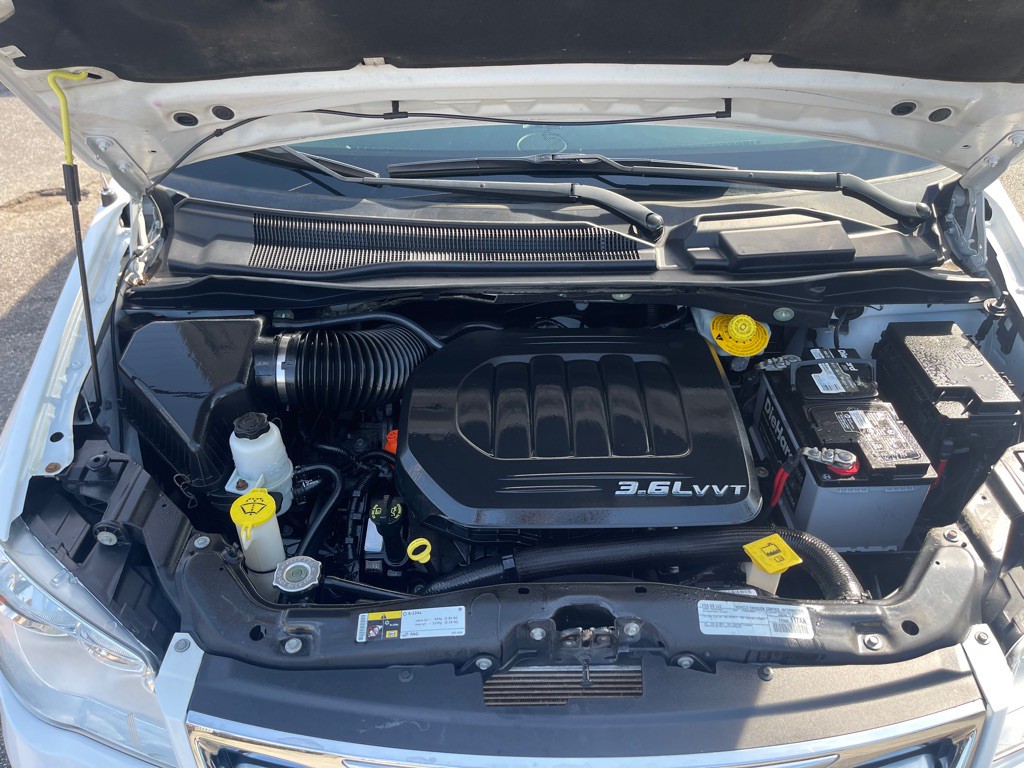2015 Chrysler Town & Country Image 18