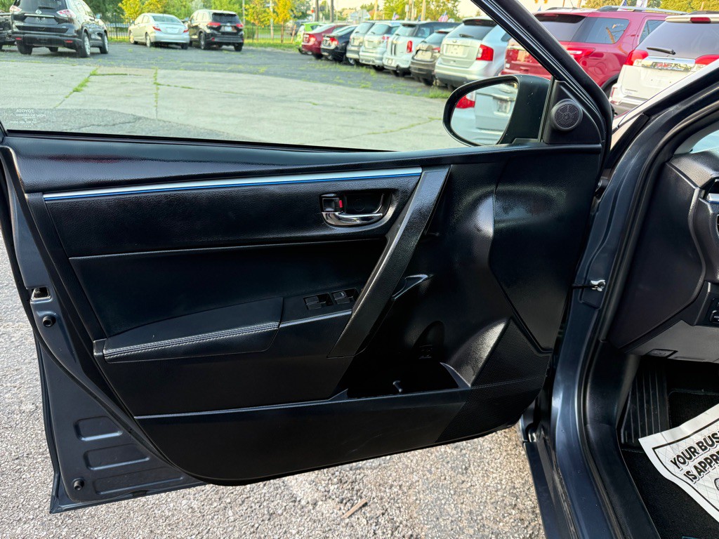 2016 Toyota Corolla Image 10