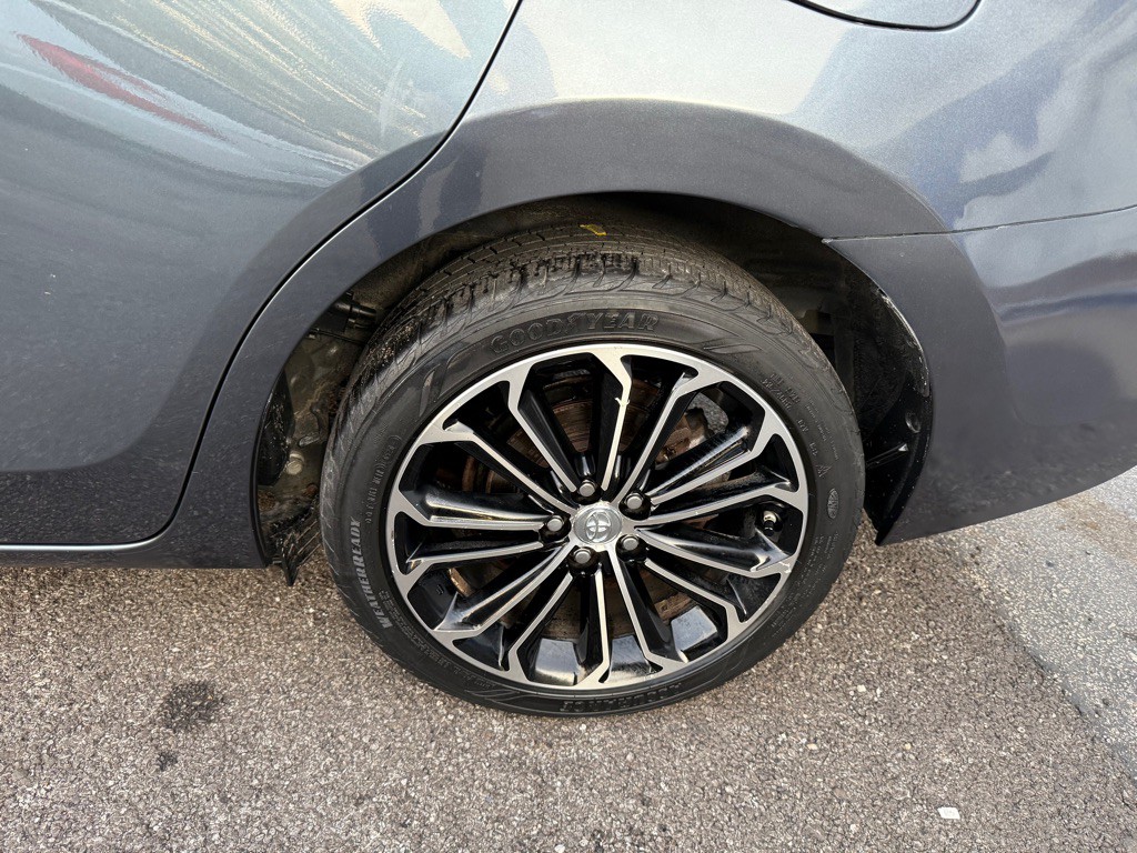 2016 Toyota Corolla Image 17