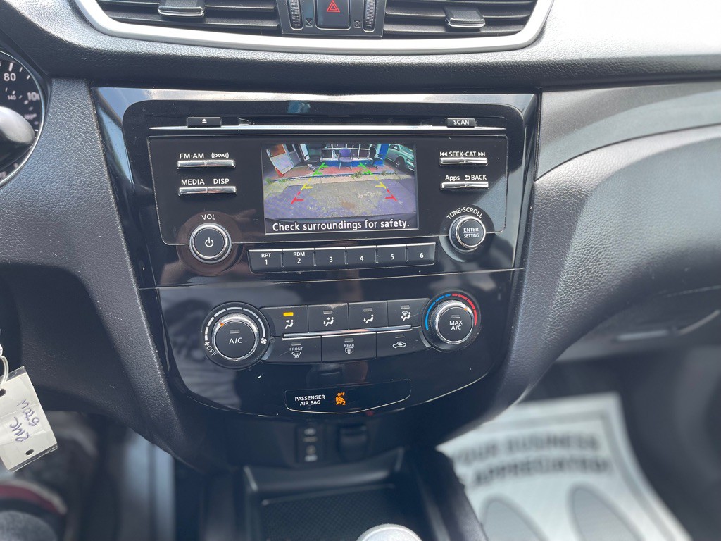 2015 Nissan Rogue Image 16