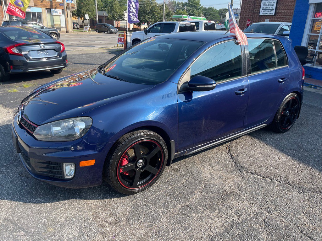 2011 Volkswagen GTI Image 2