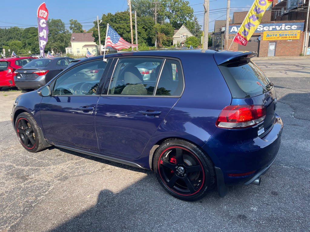 2011 Volkswagen GTI Image 4