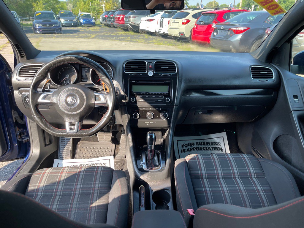2011 Volkswagen GTI Image 12