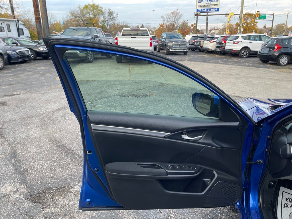 2017 Honda Civic Image 9