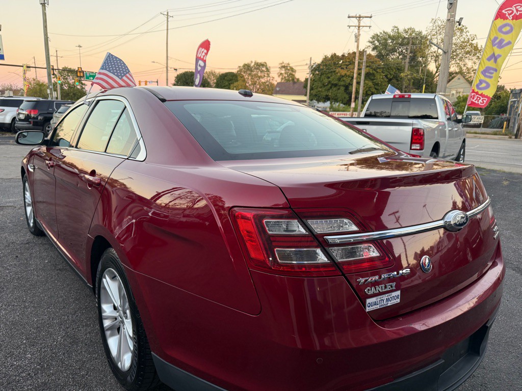 2015 Ford Taurus Image 4