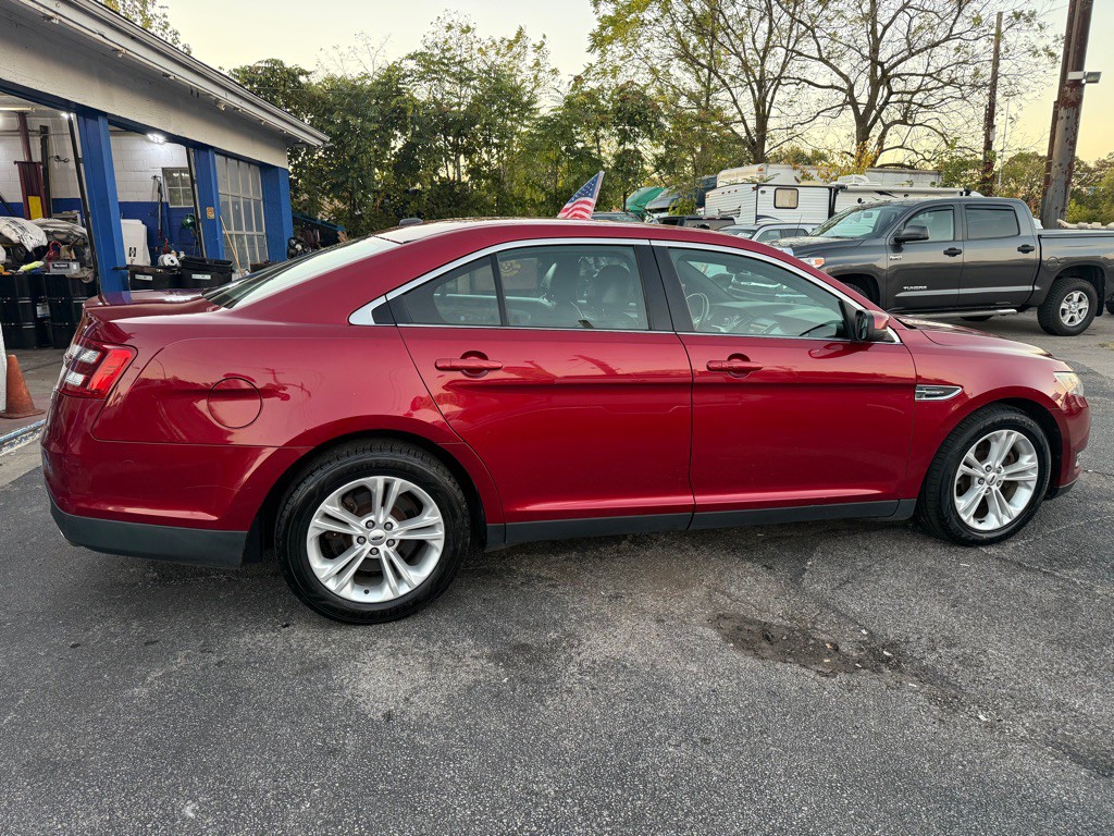 2015 Ford Taurus Image 7
