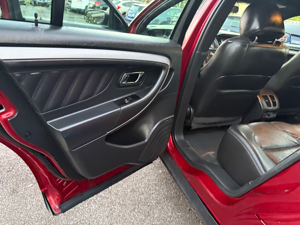 2015 Ford Taurus Image 10