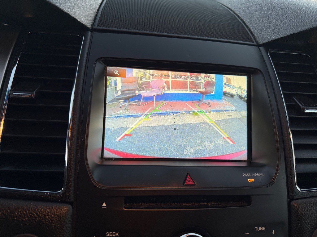 2015 Ford Taurus Image 13