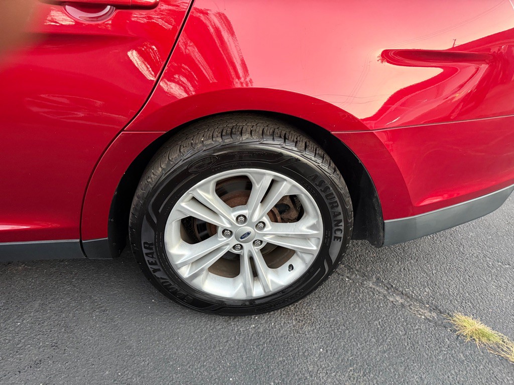 2015 Ford Taurus Image 17