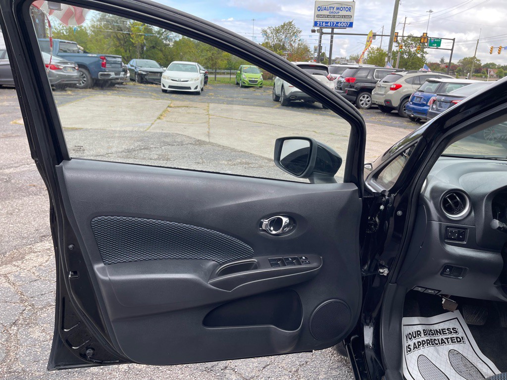 2015 Nissan Versa Image 9