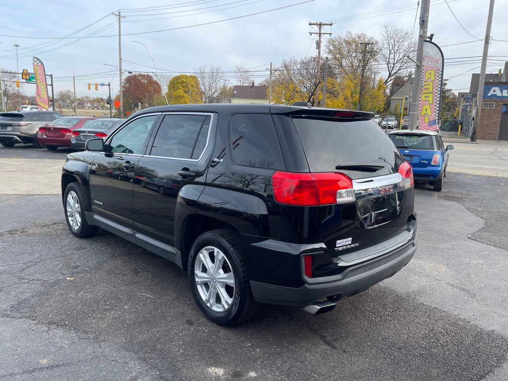 2017 GMC Terrain Image 2