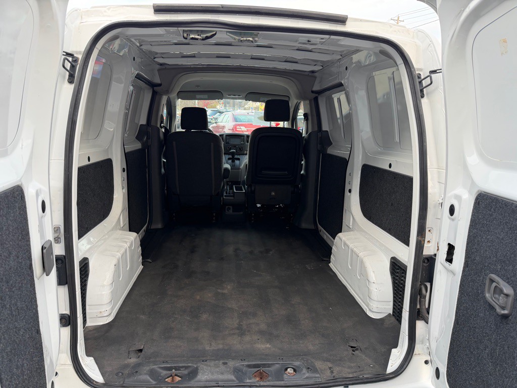 2015 Nissan NV200 Image 17