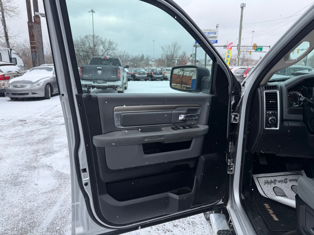 2017 RAM 1500 Image 9