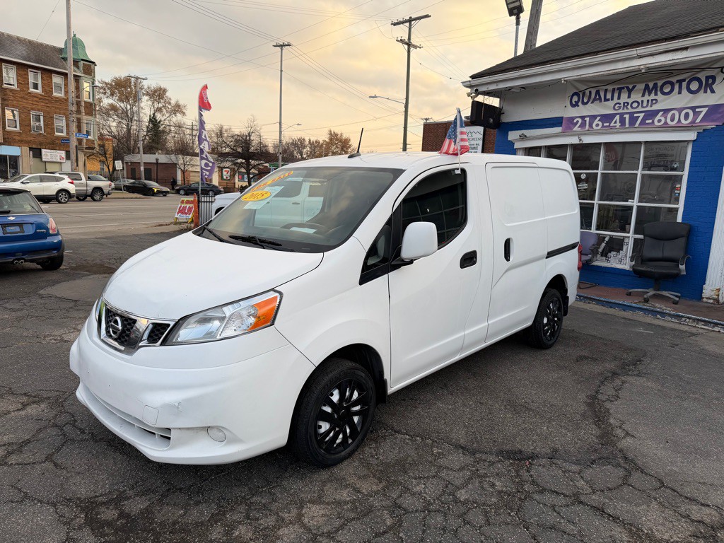 2015 Nissan NV200 Image 2