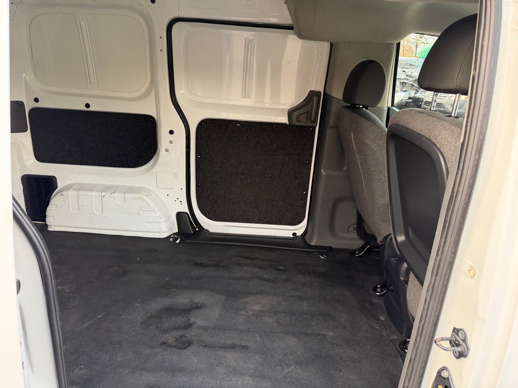 2015 Nissan NV200 Image 16