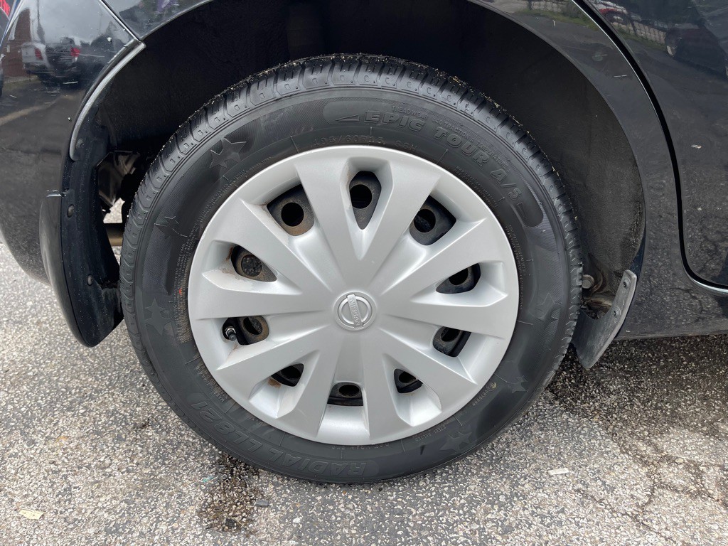 2015 Nissan Versa Image 18