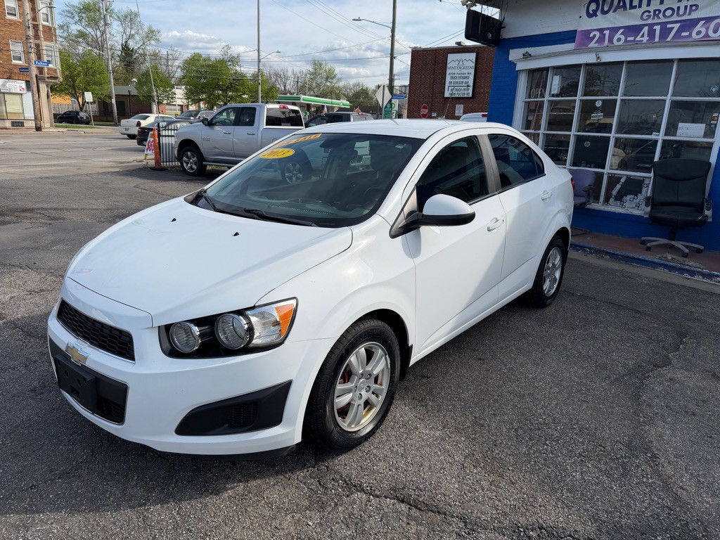 2013 Chevrolet Sonic Image 2